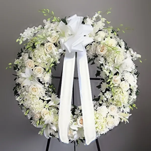 Những mẫu vòng hoa chia buồn đẹp và ý nghĩa 4 Hoa chia buồn với thiết kế vòng tròn hiện đại