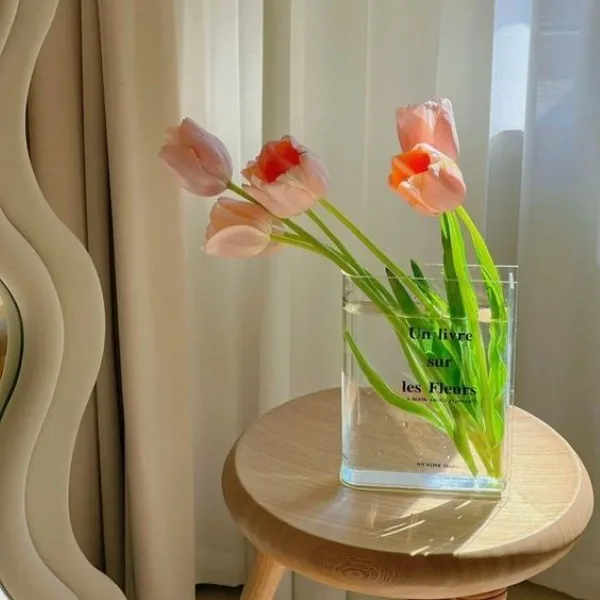 Hoa tulip trang trí phòng khách
